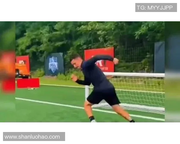 足球空中球技巧解析与实战应用提升球员竞技水平的关键因素